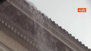 La capitale è stata colpita da un potente temporale che in pochi minuti ha allagato vaste zone della città soprattutto i quartieri più a nord.seguici su :htt. 6ckdayhpq L 2m