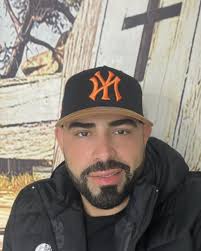 I am an expatriate in America. Who can help me get to know the areas?