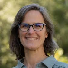 Kelly Mccusker's Instagram, Twitter & Facebook