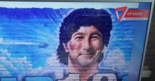 Imágenes exclusivas que nadie te mostró en la gala de humor del showmatch pachu peña habla del humor. La Verdad Sobre El Mural Homenaje A Maradona Que Se Parece A Pachu Pena Voxpopuli Tu Voz Es Noticia