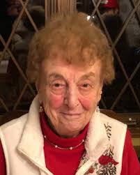 Elizabeth Trader's Instagram, Twitter & Facebook