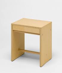 Durch den kauf dieser artikel helfen sie zusätzlich, solche arbeitsplätze zu fördern, an denen menschen eine sinnvolle beschäftigung finden. Ulmer Hocker Mit Schublade Step Stool Living Furniture Design