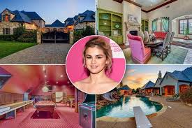 On a slightly raised level is a sitting room. Inside Selena Gomez Stunning 2 2million Texan Mansion Which Boasts A Five Bedrooms A Spa And It S Own Lagoon Mirror Online