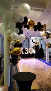 Black And Gold Balloon Arch Organic Balloon Design By The Balloon Crew Sydney Www Balloons Net Au Black And Gold Balloons Balloon Arrangements Ballon Decorations