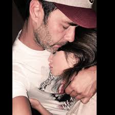 El actor cantó el tema crimen y se convirtió en tendencia en twitter con una ola de despiadadas críticas. Lali Esposito Confirmo Con Un Duro Tuit Que Termino Con Mariano Martinez Nexofin