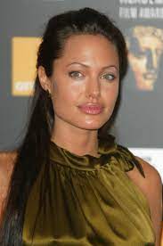 Bereits seit fast 40 jahren ist sie im geschäft. Angelina Jolie Fruher Vs Heute So Sehr Hat Sich Die Schauspielerin Verandert