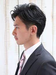 メンズショートヘア オシャレ七三 刈り上げが流行 最新髪型 メンズファッションメディア otokomae ビジネス ヘアスタイル 新郎 髪型 メンズ ヘアスタイル