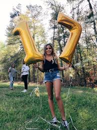 Instagram 17th Birthday Sweet 16 Birthday Photoshoot With Friends Pinterest Calsnic Instagram Calliensmith Aniversario De 17 Anos Poses Femininas Ideias Para Ensaio Fotografico