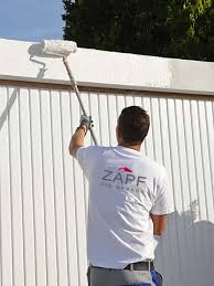 Um den boden einer garage optimal zu pflegen ist es wichtig auf die beschaffenheit zu achten und ihn vor möglichen. Wie Modernisiere Ich Meine Garage Zapf Garagenmodernisierung Wir Renovieren Sanieren Und Reparieren Ihre Alte Garage