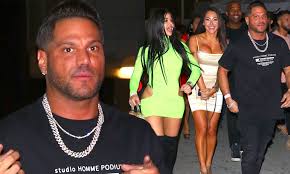 Ronnie was previously charged with felony domestic violence after a physical altercation with on/off girlfriend jen harley ronnie is currently on probation after agreeing a plea deal in november 2019 over his physical altercation with jen, 32. Ronnie Ortiz Magro Leaves Miami Nightclub With Two Mystery Brunettes At 6am Daily Mail Online