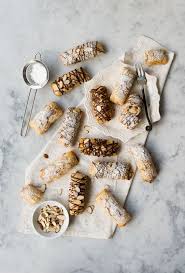 Petit Pains Au Chocolat Aux Amandes Petite Chocolate Almond Croissants Recipe Homemade Recipes Dessert Holiday Baking Desserts Slow Cooker Recipes Dessert