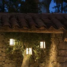 Mur en pierre interieur parement pierre exterieur brique et pierre maison en pierre maison bois plan maison façade maison moderne maison architecte moderne architecture de maison. Eclairage Du Jardin 15 Idees Tendance Pour L Ete 2019