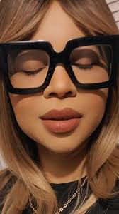 Monique (@moniquevilaire)