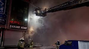 Bağcılar'da bulunan i̇stoç ticaret merkezi'ndeki bir iş yerinde yangın çıktı. Puuov4ykhqc7um