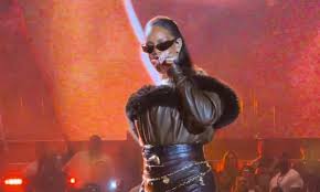 Retorno de Rihanna aos palcos leva a web à loucura | Diário do Grande ABC - Notícias e informações