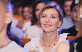 На відміну від свого чоловіка, володимира зеленського — олена публічною людиною не була. Olena Zelenska Ta Sekreti Yiyi Stilyu Sho Varto Vrahuvati Shob Viglyadati Ne Girshe Pershoyi Ledi Rbk Ukrayina