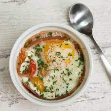 Baked Egg With Prosciutto Recipe Prosciutto Recipes Ramekin Breakfast Ramekin Recipe