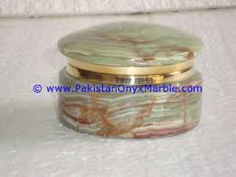 This natural green onyx trinket box is substantial and heavy. 14 Best Onyx Jewelry Boxes Round Green Onyx Trinket Decorative Natural Stone Unique Brass Legs Beauty Gifts Ideas Onyx Jewelry Green Onyx Beauty Gift