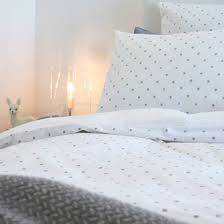 La compagnie du blanc vous présente la housse de couette en flanelle zelie rose, de la marque tradilinge. Housse De Couette En Coton Blanc Pois Gris
