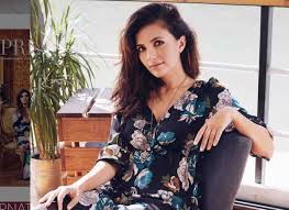Dopo essersi aggiudicata alcuni concorsi musicali, tra cui l'accademia della canzone di sanremo, è diventata nota grazie alla vittoria del festival di sanremo 2002 nella sezione «giovani», con il brano doppiamente fragili. Serena Rossi Chi E Eta Altezza Carriera E Vita Privata