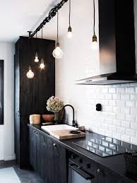 Cuisine Tendance 12 Idees Deco Amenagement Homelisty En 2020 Cuisine Industrielle Cuisine Tendance Lustre Cuisine