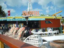 Although it is on the ocean, it looks at the back of boats that are for sale. Turtle Club Bar Bild Von Snappers Oceanfront Restaurant Bar Key Largo Tripadvisor