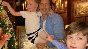 В ноябре 2011 года, как раз в десятилетний юбилей любви аллы пугачёвой и максима галкина, филипп киркоров шокировал страну сенсационным заявлением: Deti Pugachevoj I Galkina Voshitili Poklonnikov V Rozhdestvo Video