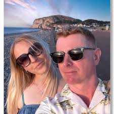 Mia Khalifa has a very generous offer waiting for this American football  player if he decides to transfer...