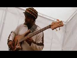 Victor Wooten Isn T She Lovely Bass Clinic At Mako Music April 23 2012 Victor Put On This Clinic At A Local Music S Victor Wooten Roots Music Music Camp