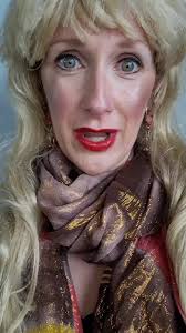 Holly Janowski (@hollyjcomedy)