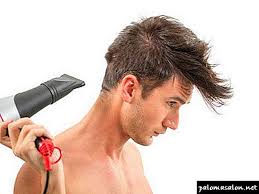 Simak 7 caranya di sini! Cara Meluruskan Rambut Kerinting Pada Lelaki Meluruskan 2021