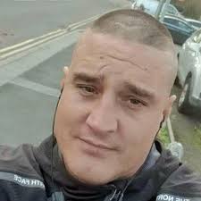 will you give a dwarf girl a chance? 🦋