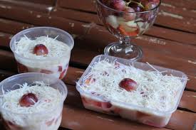 Intip cara membuat salad buah lezat yang rendah kalori berikut ini. Mengintip Cara Membuat Salad Buah Yang Sehat Dan Bergizi