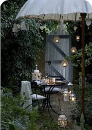 Windlicht Im Garten 45 Kreative Bastelideen Fur Gartendeko Laterne Garten Garten Gestalten Und Garten