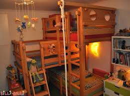 Dove prima dormivano in due, ora dormono in tre, senza occupare altro spazio. Letto A Castello Per Tre Bambini Acquista Online Billi Bolli
