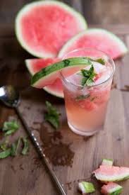 Wassermelone Mojito Cocktail Zutaten Grosse Frische Minze 3 Bis 4 Dicke Scheiben Wassermelone 350ml Leichten Rum Wie Bacar Rezepte Lustige Getranke Getranke