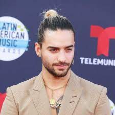 Steal This Hairstyle From Maluma Mens Hairstyles Long Hair Styles Men Mens Hairstyles Round Face