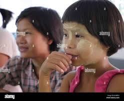 Philippine girls hi-res stock photography and images