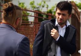 Iar obligația de a vota este una dintre cele mai odioase manipulări ale unei deplorabile o escrocherie politică, aproape. BÄƒi MirciulicÄƒ Vrei SÄƒ MÄƒ AjuÈ›i Stai AcasÄƒ FrÄƒÈ›ioare Nu Vota Vlogger Ul Mircea Bravo IndeamnÄƒ Romanii La Vot Intr Un Clip Devenit Viral