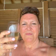 Hello, any recommendations for eye lash tinting please?