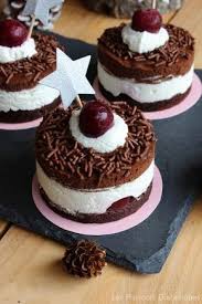 Forets Noires Individuelles Pour La Genoise 2 X 20g De Sucre 2 Oeufs Blancs Et Jaunes Separes 25g De Be Gateaux Et Desserts Recette Dessert Patisserie