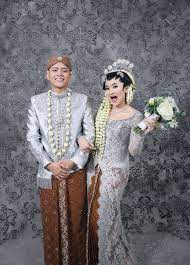 Modern Javanese Wedding Of Alyssa And Heru At Sasana Kriya Gaun Pengantin Putri Duyung Gaun Pengantin Renda Foto Perkawinan