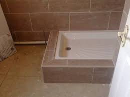 идея душевая кабина из плитки со сливом в полу фото Kak Samostoyatelno Ustanovit Dushevuyu Kabinu Dushevaya Kabina Svoimi Rukami Dushevye Dushevye Komnaty Dushevaya Kabina