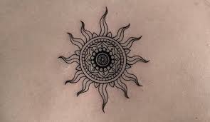 Il bracciale stilizzato smalto nero fa parte della collezione etnochic ed è realizzato in argento 925. Tatuaggi Dedicati Al Sole