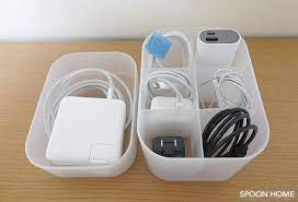 無印良品や100均 セリア ダイソー の収納グッズを使用した 充電器やケーブル 類の収納方法をご紹介 絡まりやすいコードをキレイにまとめることでき 整理がしやすくなりました 100円ショップで購入できる結束バンドや配線ベルト ケーブルボックスもおしゃれで使い