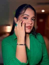 Dear Tanvi, It still gives me goosebumps — you told me back when I'd just  started that I'll be your wedding makeup artist, and you meant it 🫶  Bringing your vision of