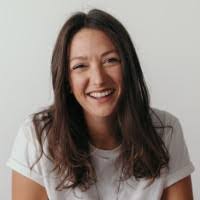 Naomi Elder's Instagram, Twitter & Facebook