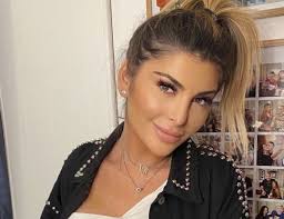 L'environnement dans lequel un enfant grandit le définit comme une personne. Qui Est Melanie Amar