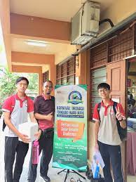 Ia terletak di sudut padang sekolah antara barat daya di mana tanah padang yang tidak rata dikelilingi pokok durian, bukit dan kubur cina. Facebook