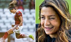 Professional football player for psg & denmark. Nadia Nadim Fra Flygtning Til Fodboldstjerne Alt Dk